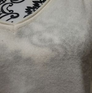Cream/white v neck sweater